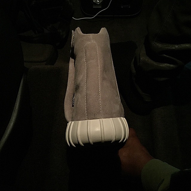 Kanye-Adidas-Yeezy-boost-sneakers-3