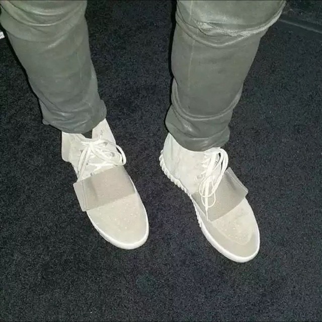 Kanye-Adidas-Yeezy-boost-sneakers-7
