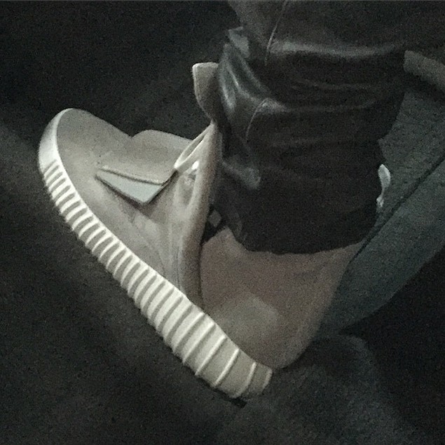 Shoes that look on sale like yeezy 750