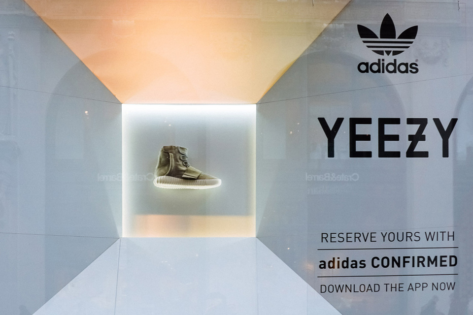 kanye-west-adidas-yeezy-750-boost-on-display-new-york-01-960x640