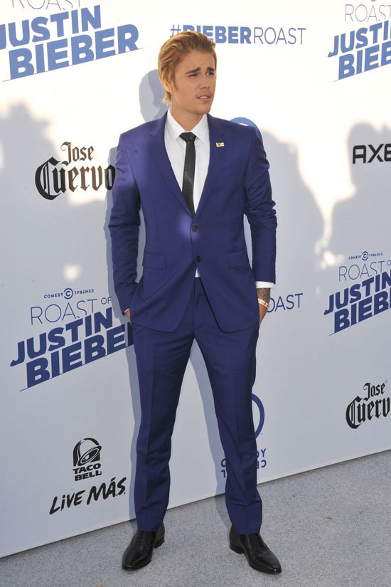 Justin-Bieber-Comedy-Central-Roast-Red-Carpet-PAUSE