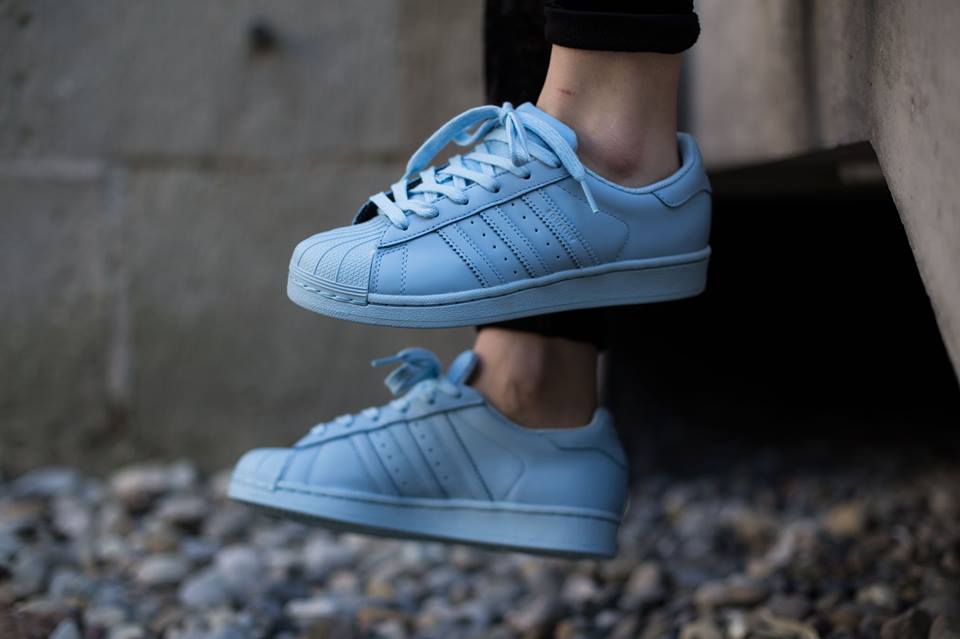 Adidas superstar blue pharrell best sale