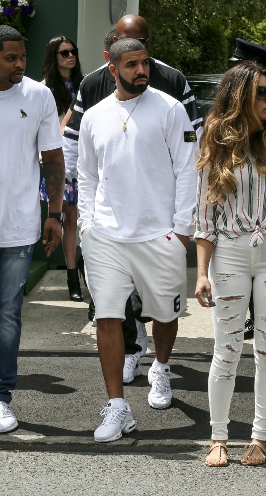 drake wearing air max