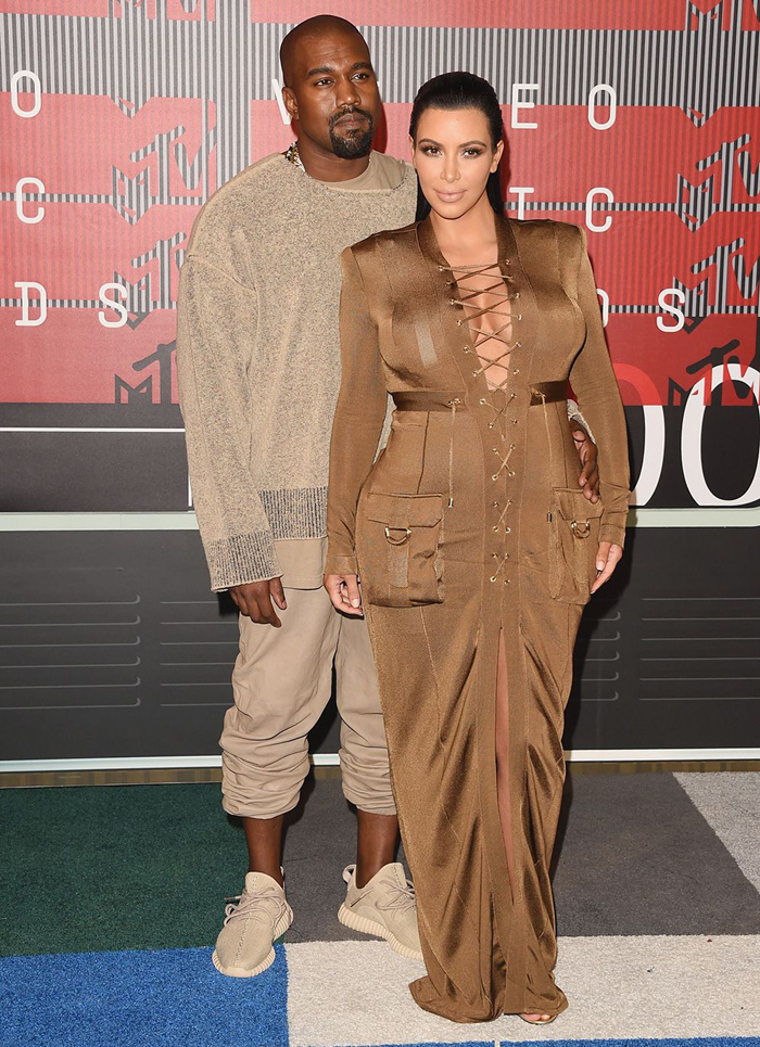 kanye-west-vma-yeezy-boost-350-beige-1