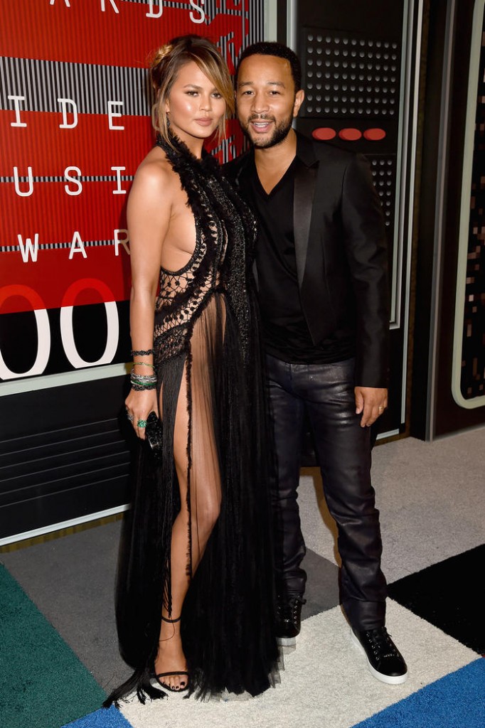 vmas_red-carpet_chrissy-teigen-john-legend