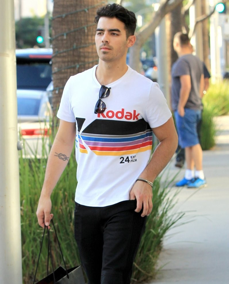 Joe-Jonas-2015-Style-Kodak-T-Shirt