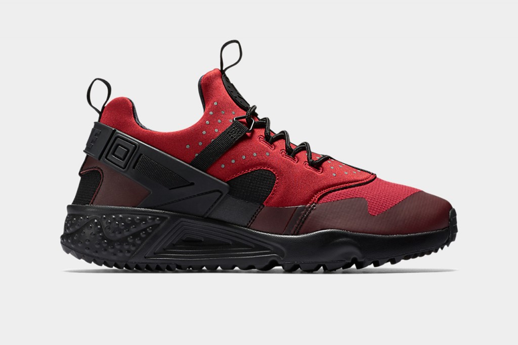 nike-air-huarache-utility-gym-red-01