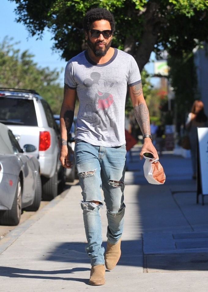 flask burnt quarter Spotted: Lenny Kravitz In Mickey Mouse Tee – PAUSE Online | Men's Fashion,  Street Style, Fashion News & Streetwear
