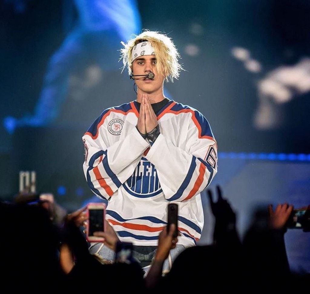 Justin Bieber's performs in Edmonton Oilers Jersey – PAUSE Online