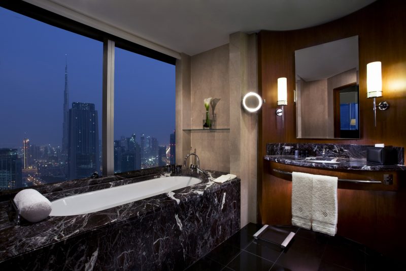 Jumeirah_Emirates_Towers_-_Deluxe_Suite_Bathroom