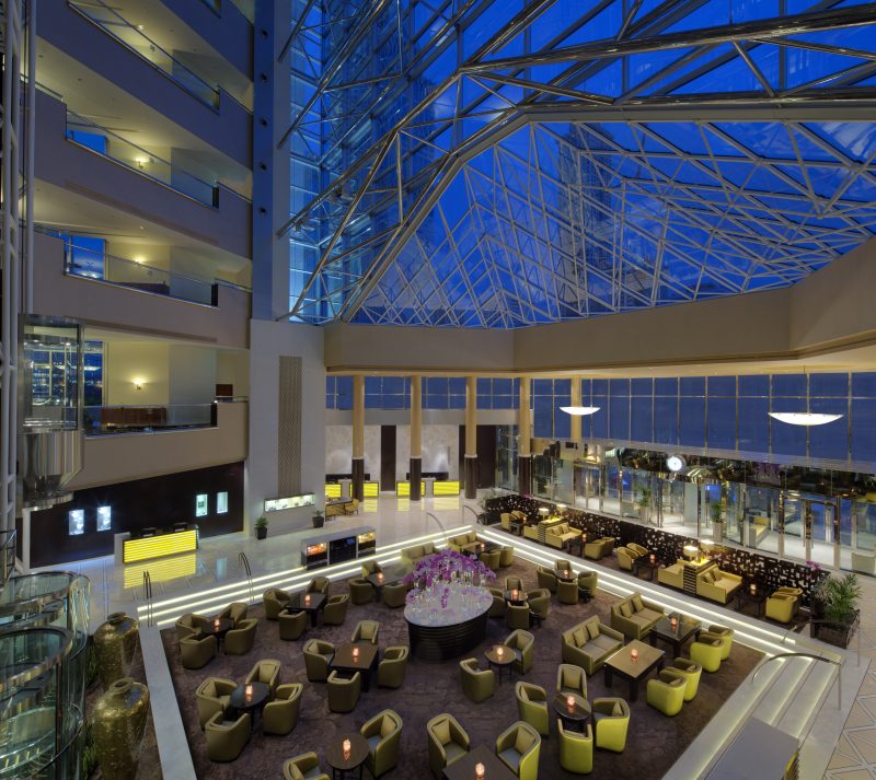 Jumeirah_Emirates_Towers_-_Lobby_Lounge