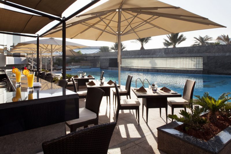 Jumeirah_Emirates_Towers_-_Pool_Bar