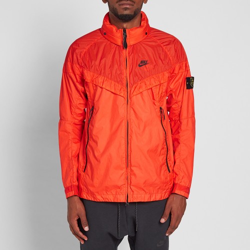 07-09-2016_nike_xstoneislandpkwindrunner_crimsonblack_mb_m1