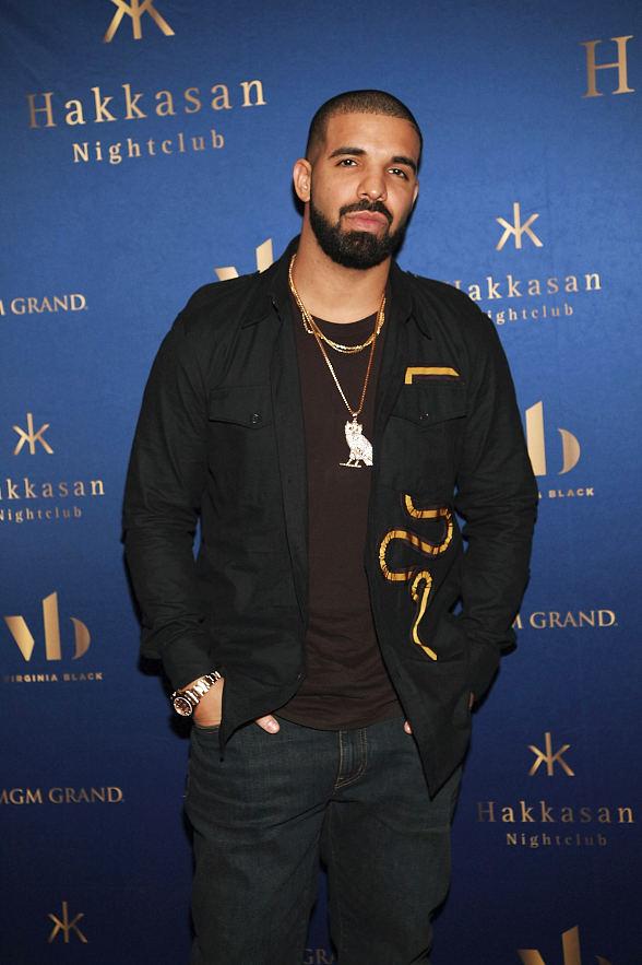 SPOTTED: Drake Performs Wearing The Rolling Stones T-shirt & Supreme Boxers  – PAUSE Online