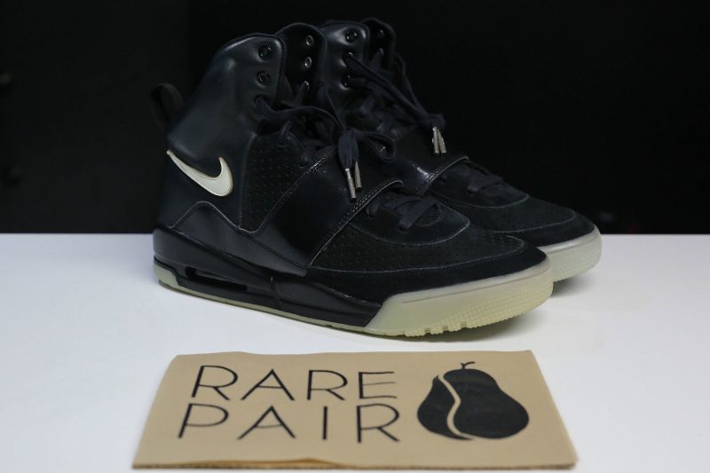 Air yeezy 1 2025 promo sample black glow