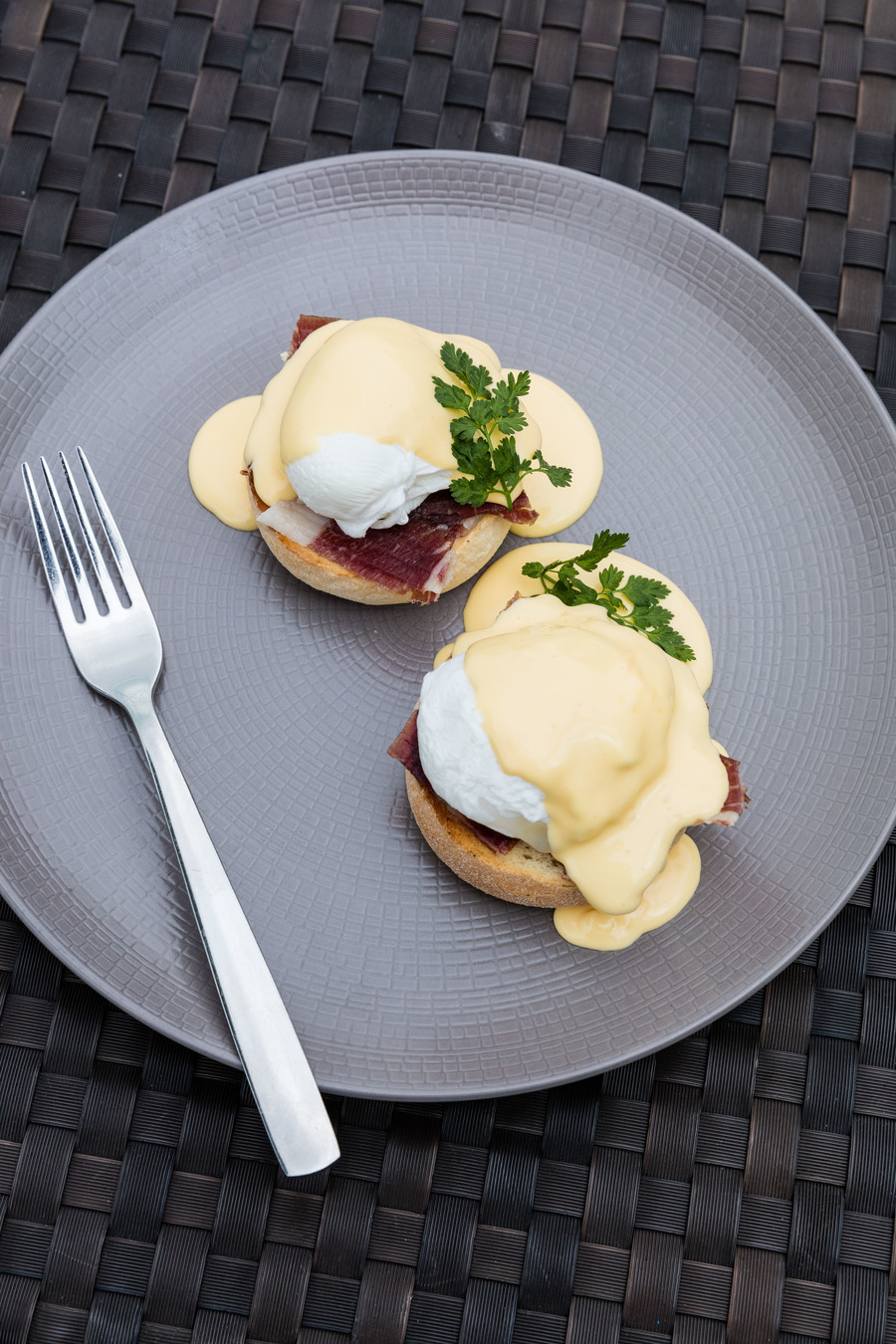 eggs-benedict-with-fork-3