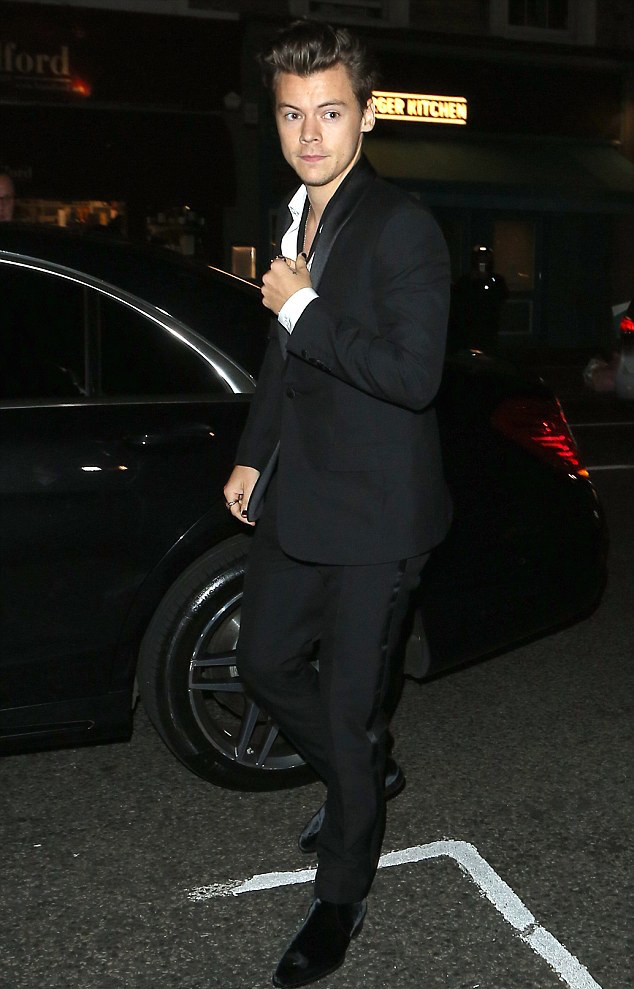 harry-styles-saint-laurent-suit-boots-3