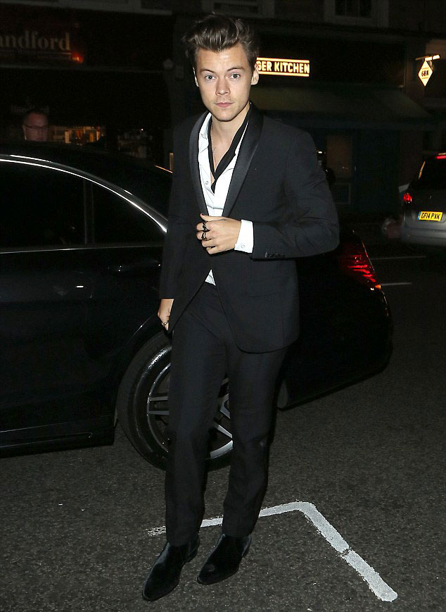 harry-styles-saint-laurent-suit-boots