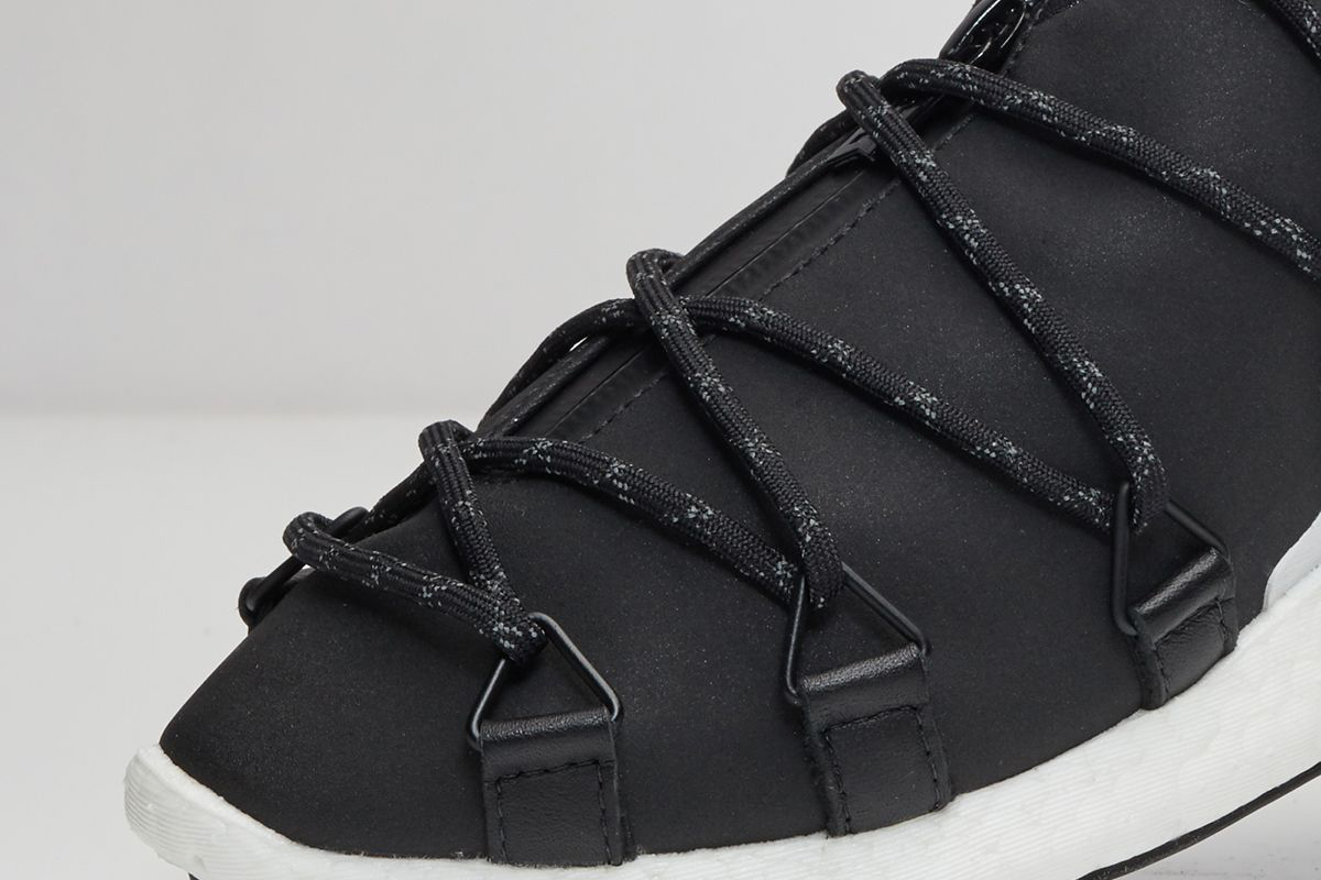 y-3-cross-lace-run-black-white-02