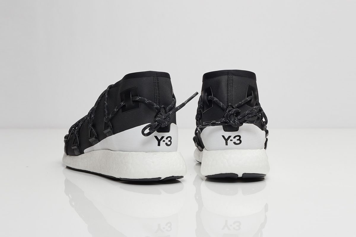 y-3-cross-lace-run-black-white-03