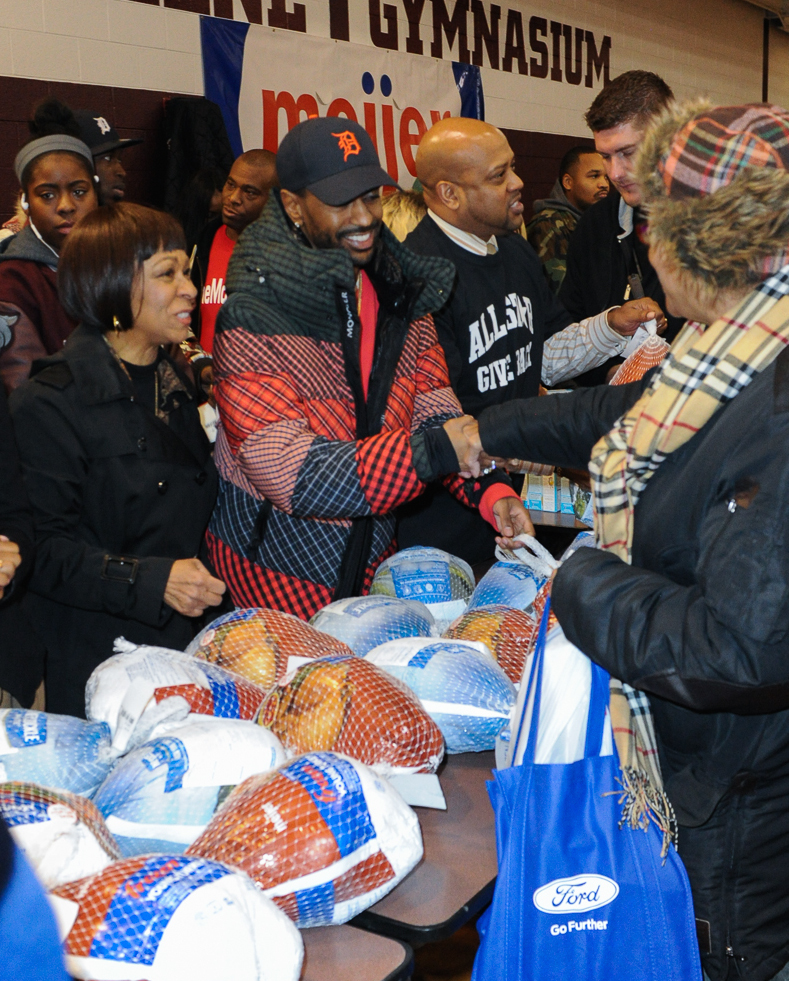 CAPTION: RIVER ROUGE,   MI - NOVEMBER 22, 2016: Celebrities join forces to take part in the Annual All-Star Giveback: Thanksgiving Edition on November 22, 2016 at River Rouge High School in River Rouge, Michigan, USA providing more than 2000 turkeys and food baskets to Metro - Detroit residents. (Photo by: Aaron J. / RedCarpetImages.net)