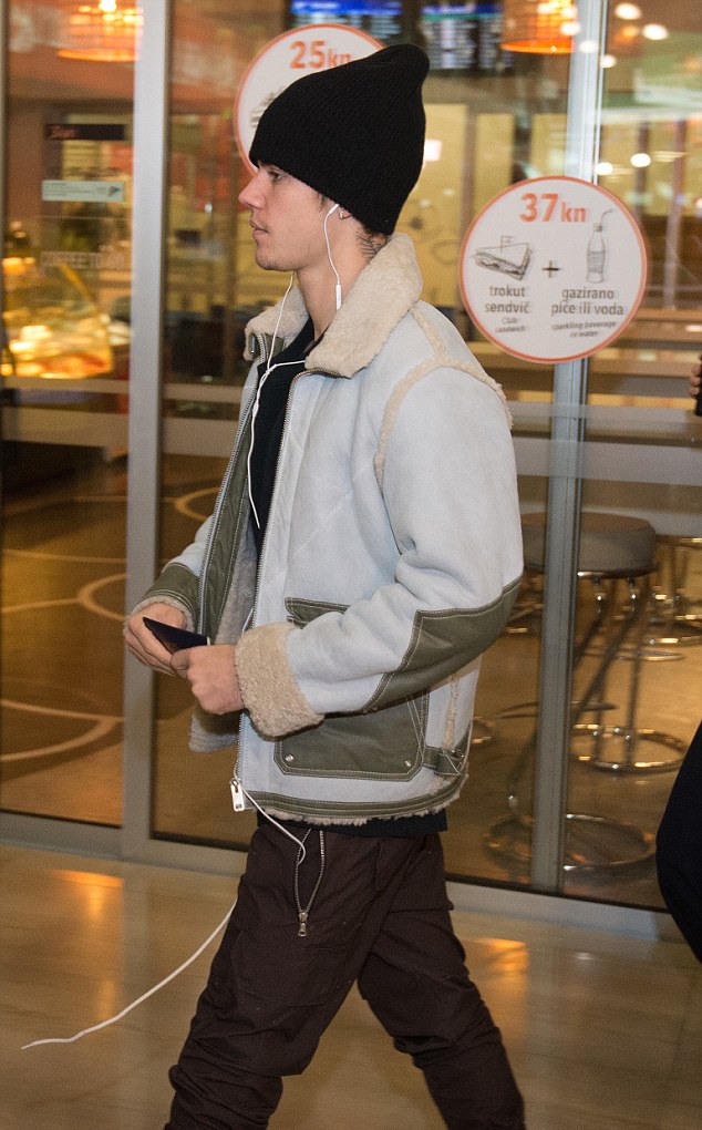 Justin Bieber at the Zagreb Airport ahead of his concert in Zagreb Arena Featuring: Justin Bieber Where: Zagreb,   Croatia When: 09 Nov 2016 Credit: WENN.com **Only available for publication in UK,   USA, Germany, Austria, Switzerland**