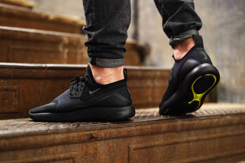 Cooperación galope continuar Nike Releasing Triple-Black LunarCharge – PAUSE Online | Men's Fashion,  Street Style, Fashion News & Streetwear