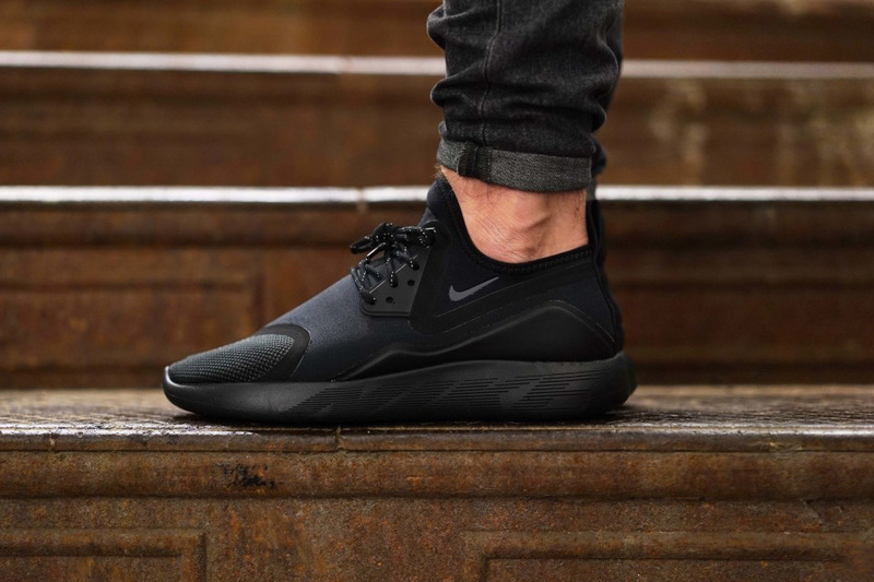 nike-lunarcharge-triple-black-3