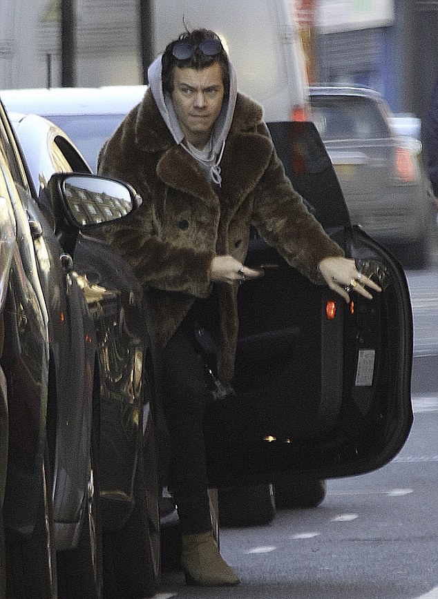 harry-styles-saint-laurent-fur-coat-2