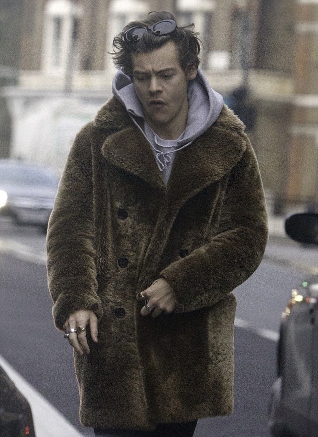 Harry Styles – PAUSE Online  Men's Fashion, Street Style, Fashion News &  Streetwear