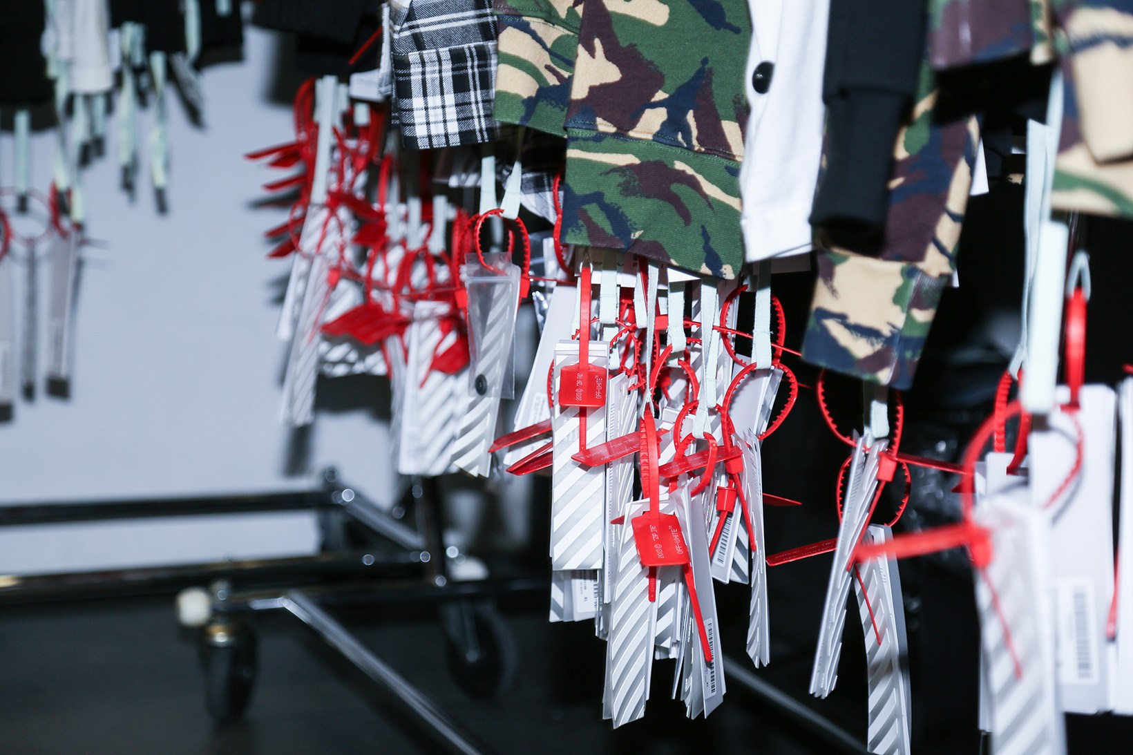 off-white-pop-up-maxfield-photographs-pause12