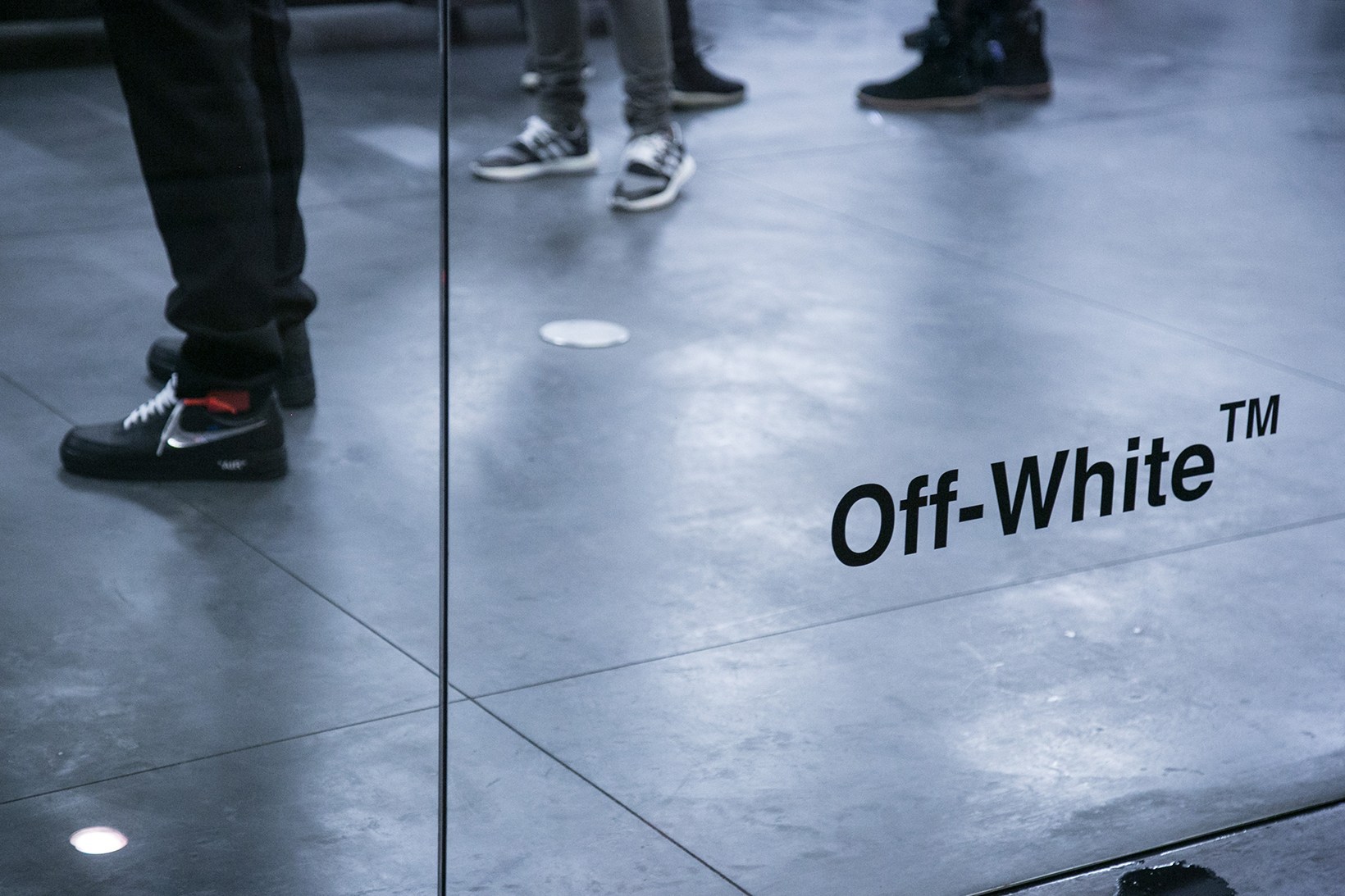 off-white-pop-up-maxfield-photographs-pause9