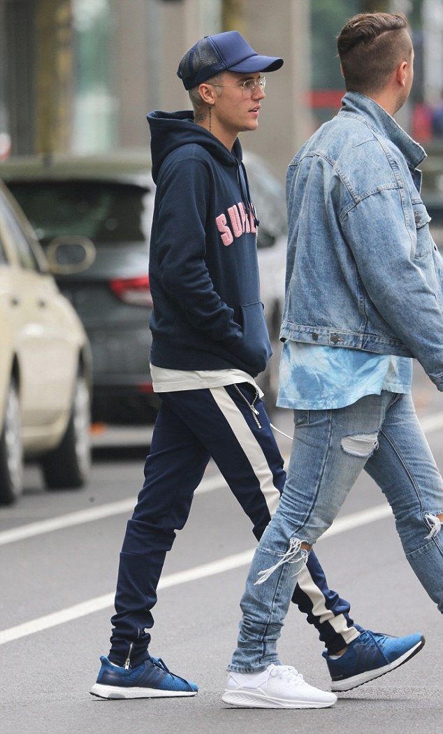 SPOTTED: Justin Bieber In Supreme Hoodie, Fear Of God Pants And Adidas  Sneakers – PAUSE Online