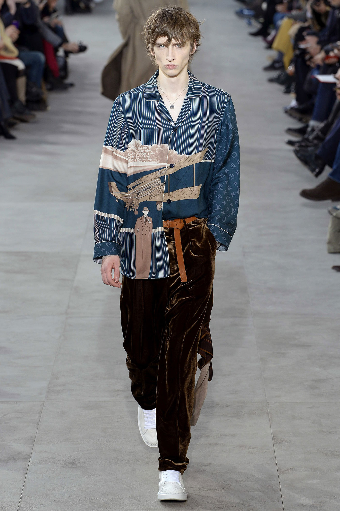 Kickstw - Grails head-to-toe! This insane Louis Vuitton outfit is