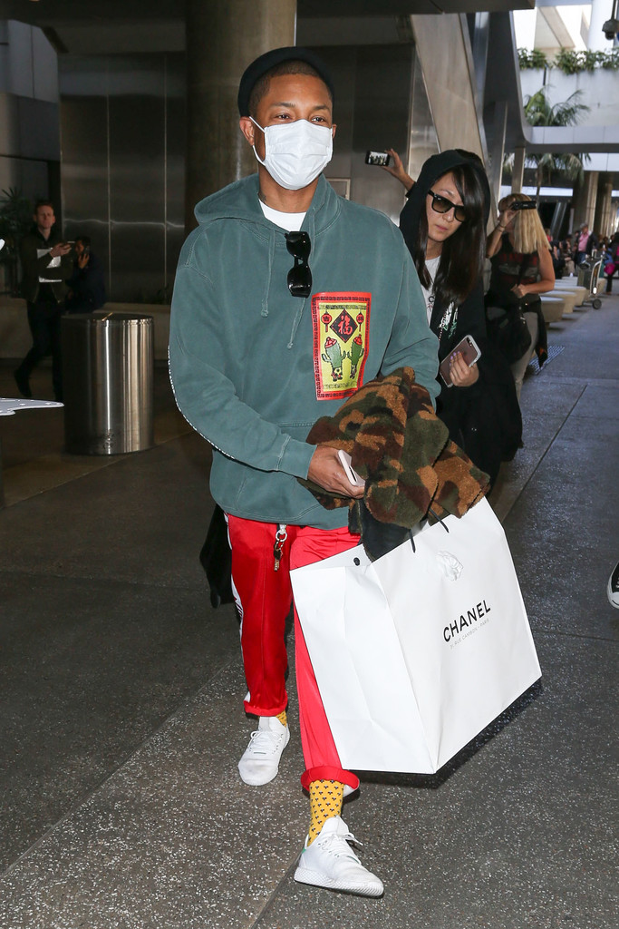 steamer Smile Psychiatry SPOTTED: Pharrell Williams In Bedwin And The Heartbreakers Camo Coat And  Adidas Pants And Sneakers – PAUSE Online | Men's Fashion, Street Style,  Fashion News & Streetwear