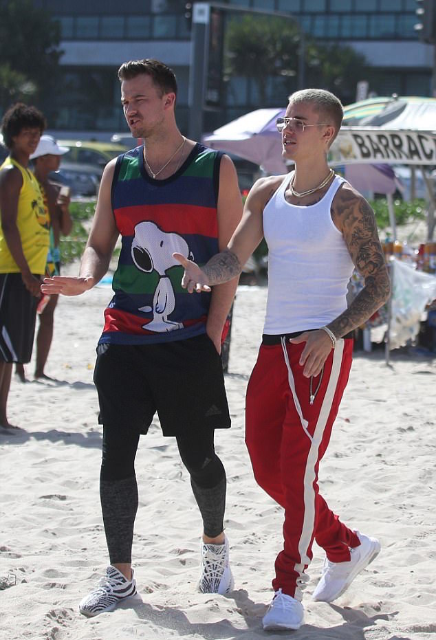 Even Justin Bieber's Gray Sweatpants Are Balenciaga | GQ