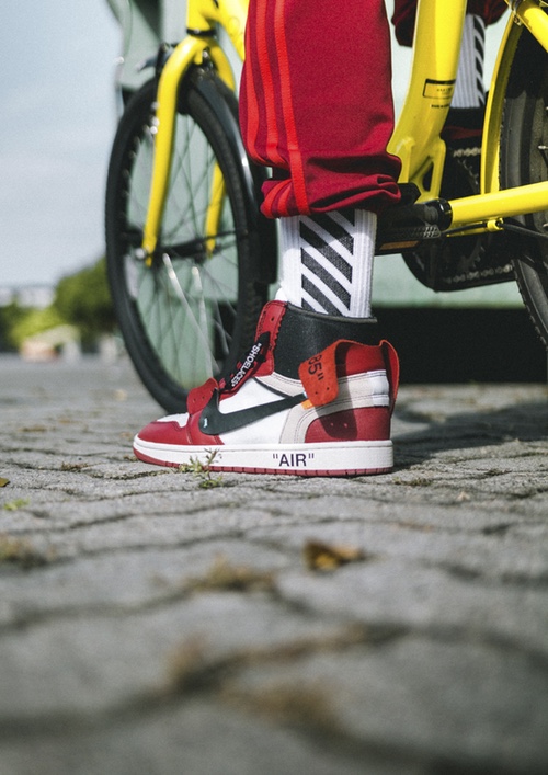 OFF WHITE Air Jordan 1 On Foot Photos