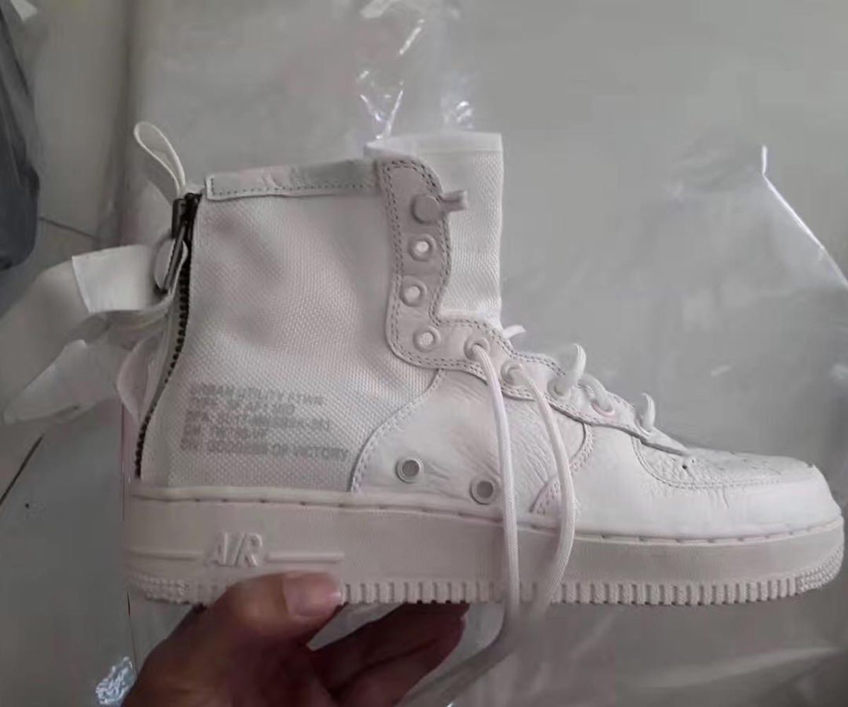 Air force 1 store with zipper on back