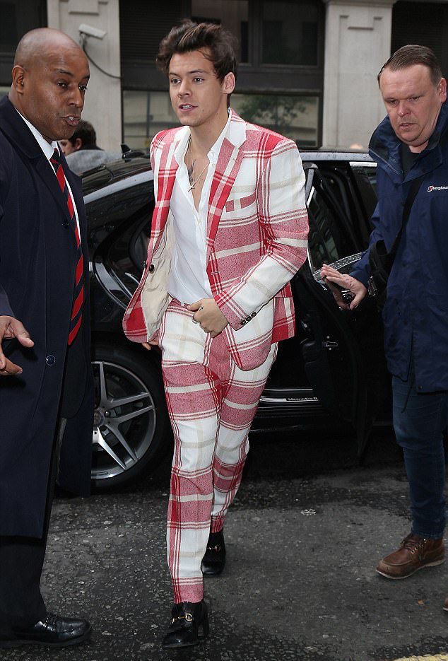 Spotted Harry Styles In Vivienne Westwood Suit And Gucci Loafers Pause Online Men S Fashion Street Style Fashion News Streetwear