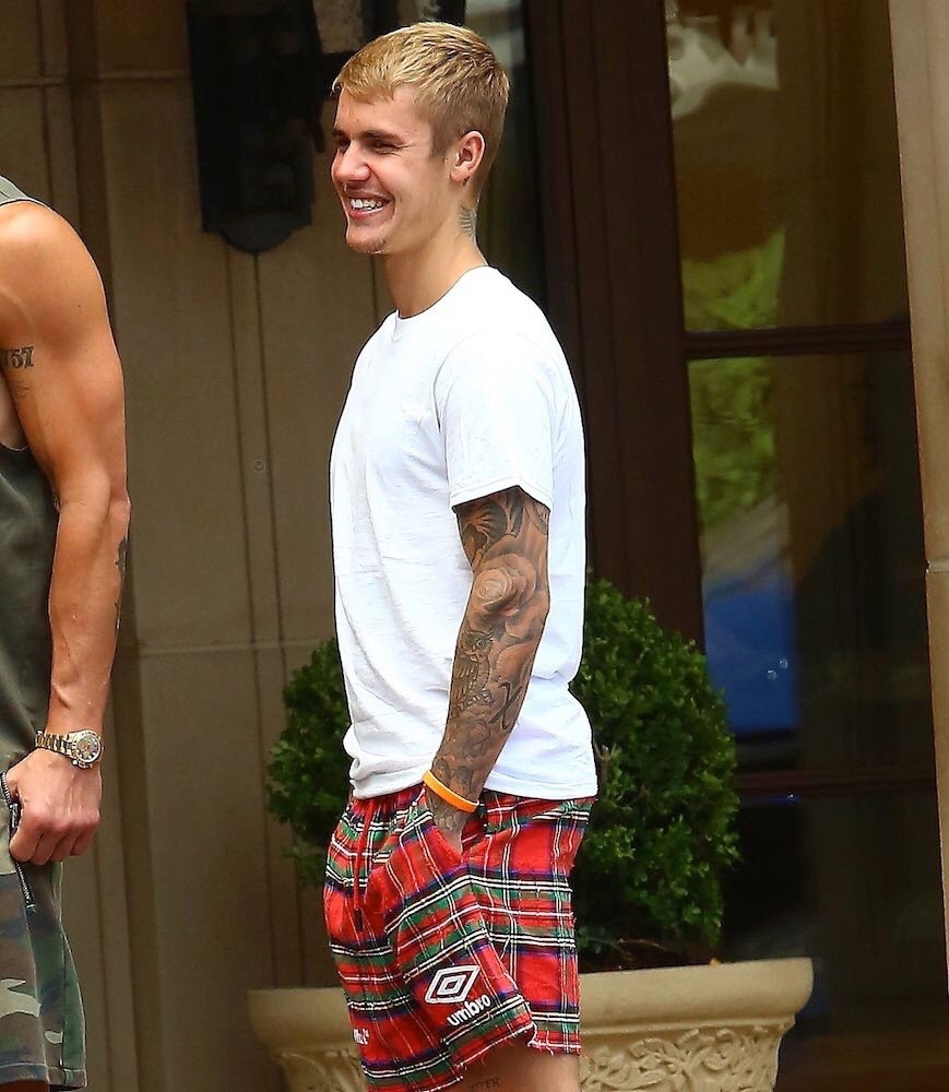 voor zout geeuwen SPOTTED: Justin Bieber In Off-White x Umbro Shorts and Vetements x Reebok  Socks – PAUSE Online | Men's Fashion, Street Style, Fashion News &  Streetwear