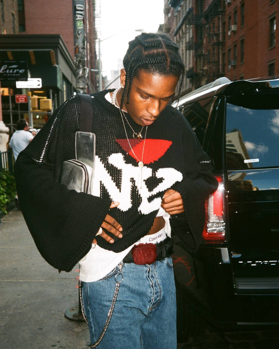 bronzen Sterkte Opknappen SPOTTED: A$AP Rocky In Raf Simons Sweater, Prada Belt, Calvin Klein Briefs  And Vans Sneakers – PAUSE Online | Men's Fashion, Street Style, Fashion  News & Streetwear