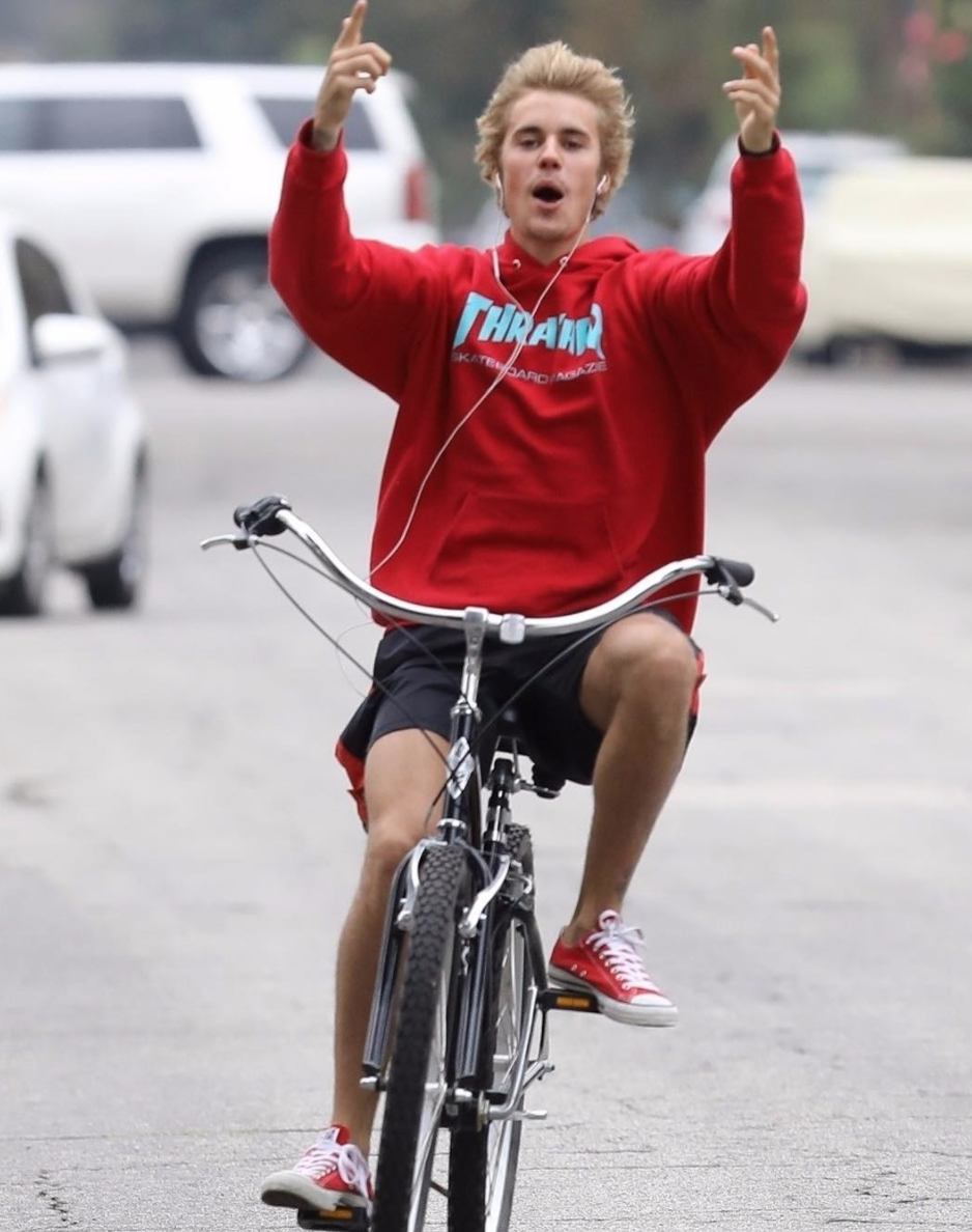 justin bieber red converse